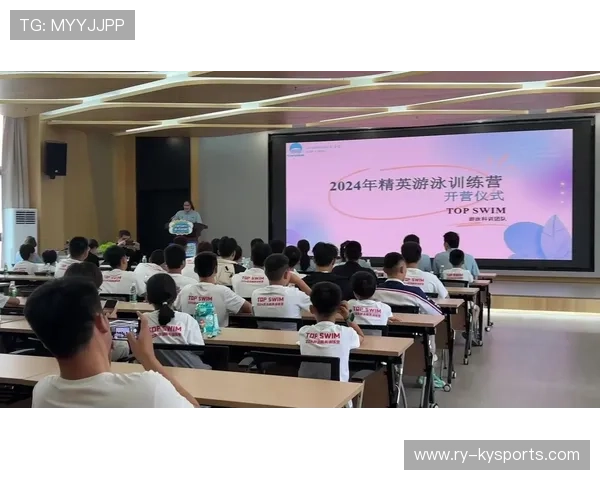 国际游泳教练在训练中结合科技与传统方法优化技术训练，游泳教练执教理念